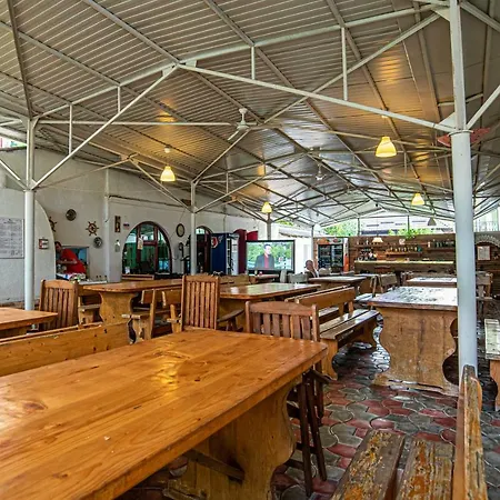 La Papu Si Maia בית הארחה